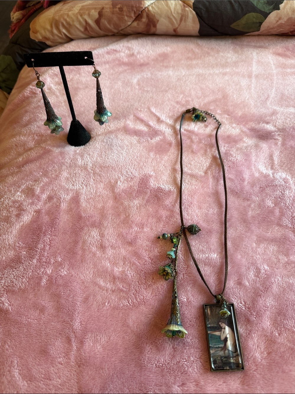 Fairy mermaid 🧜‍♀️ necklace and earrings.